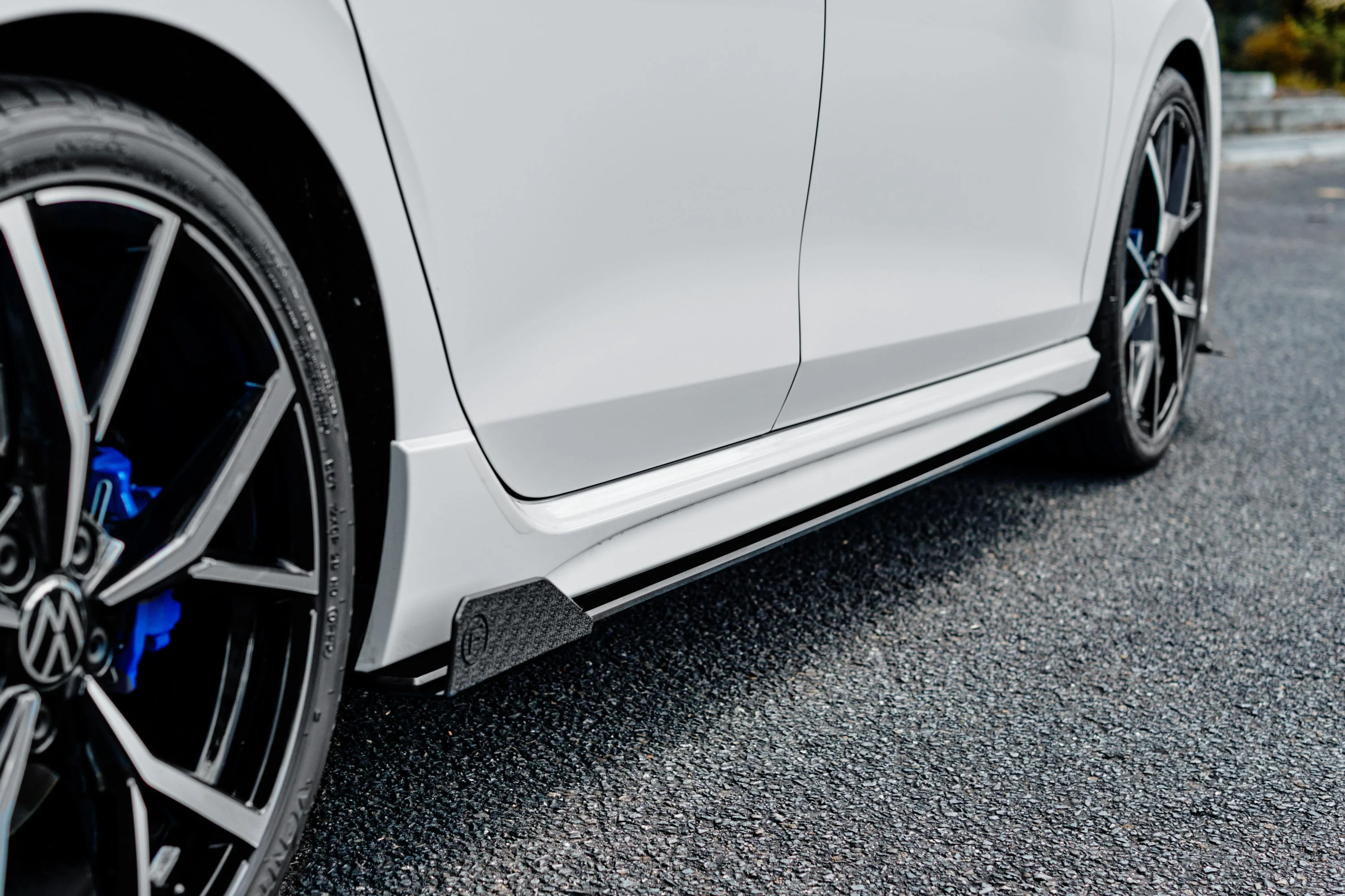 MK8 Golf R Side Skirt Splitters - Image 12